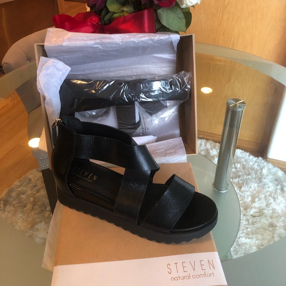 New Steve Madden Natural Comfort Sandal
